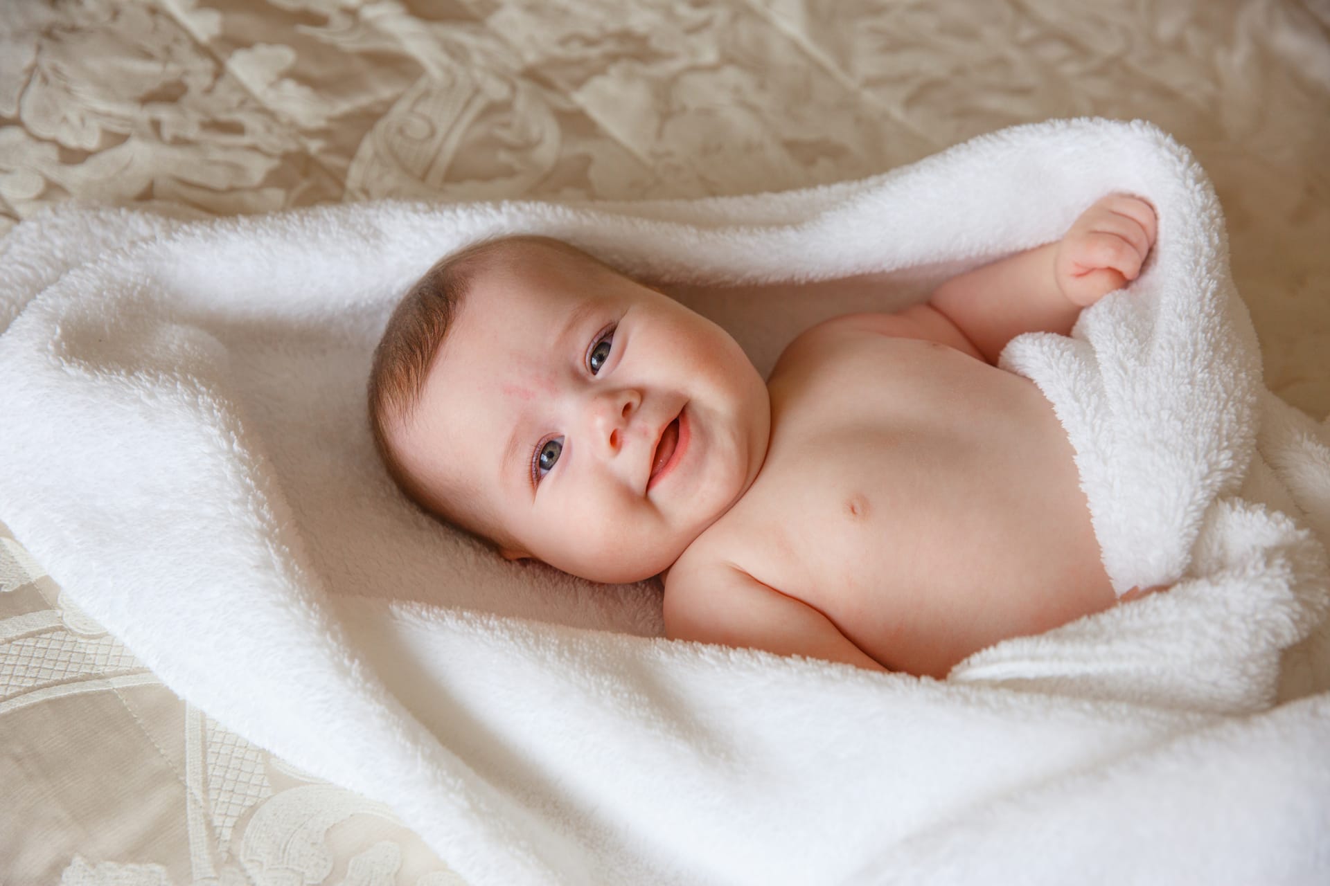 Baby bed bedroom towel wrap smile excellent picture