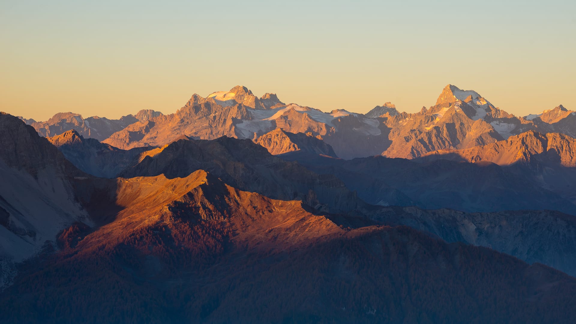 Mountain peaks with glaciers massif des ecrins national park france