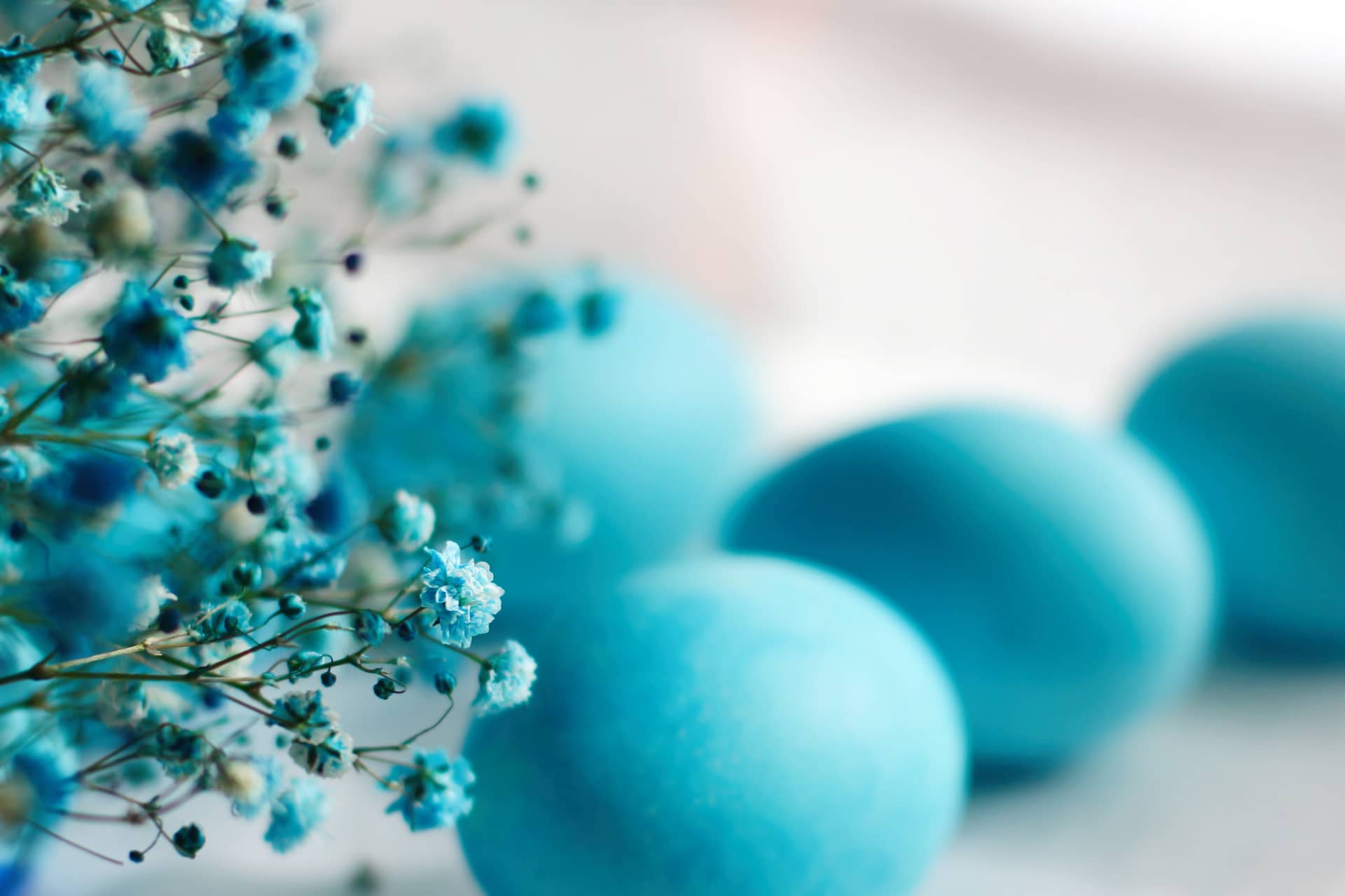 Closeup beautiful blue easter eggs easter decor selective focus